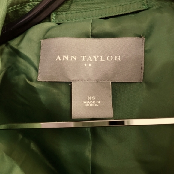 Green Trench coat - Picture 3 of 3